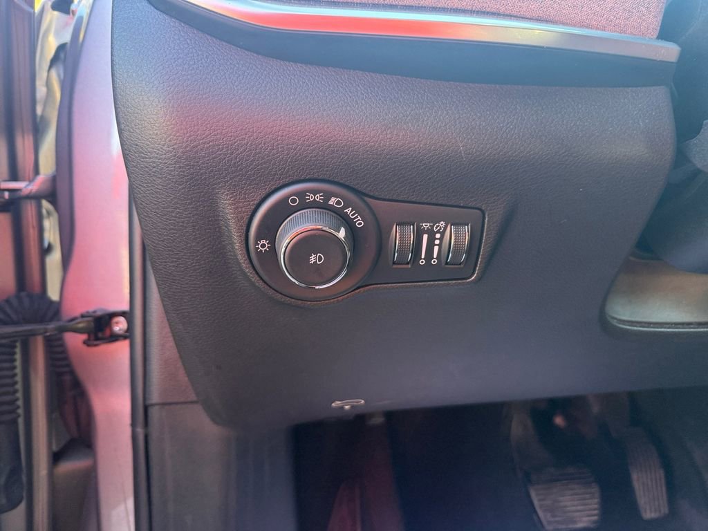 Certified 2024 Jeep Compass Latitude image 18