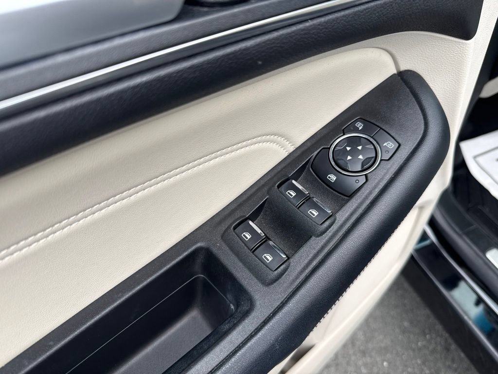 Used 2021 Ford Edge Titanium AWD/4WD image 29