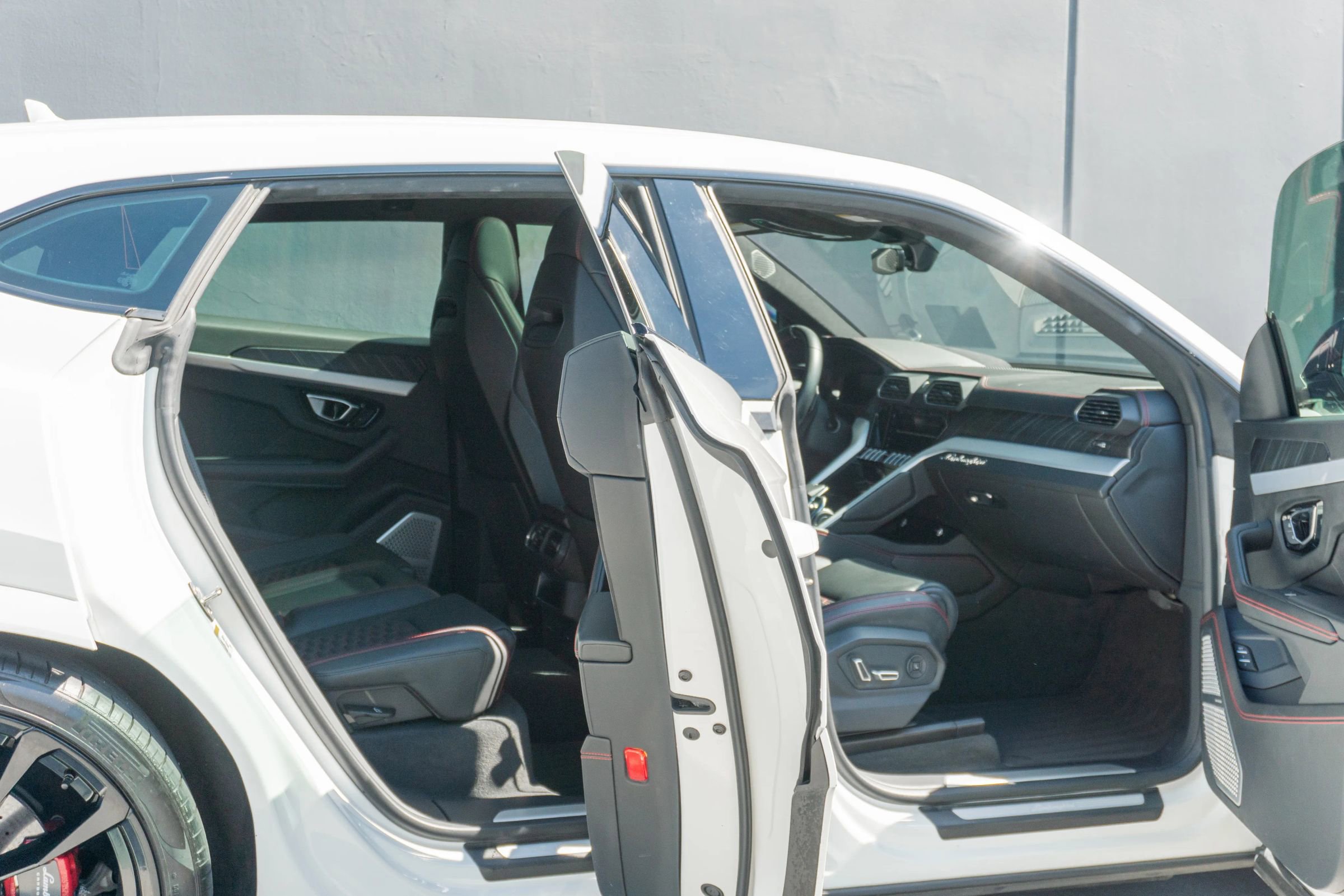 Used 2021 Lamborghini Urus image 53