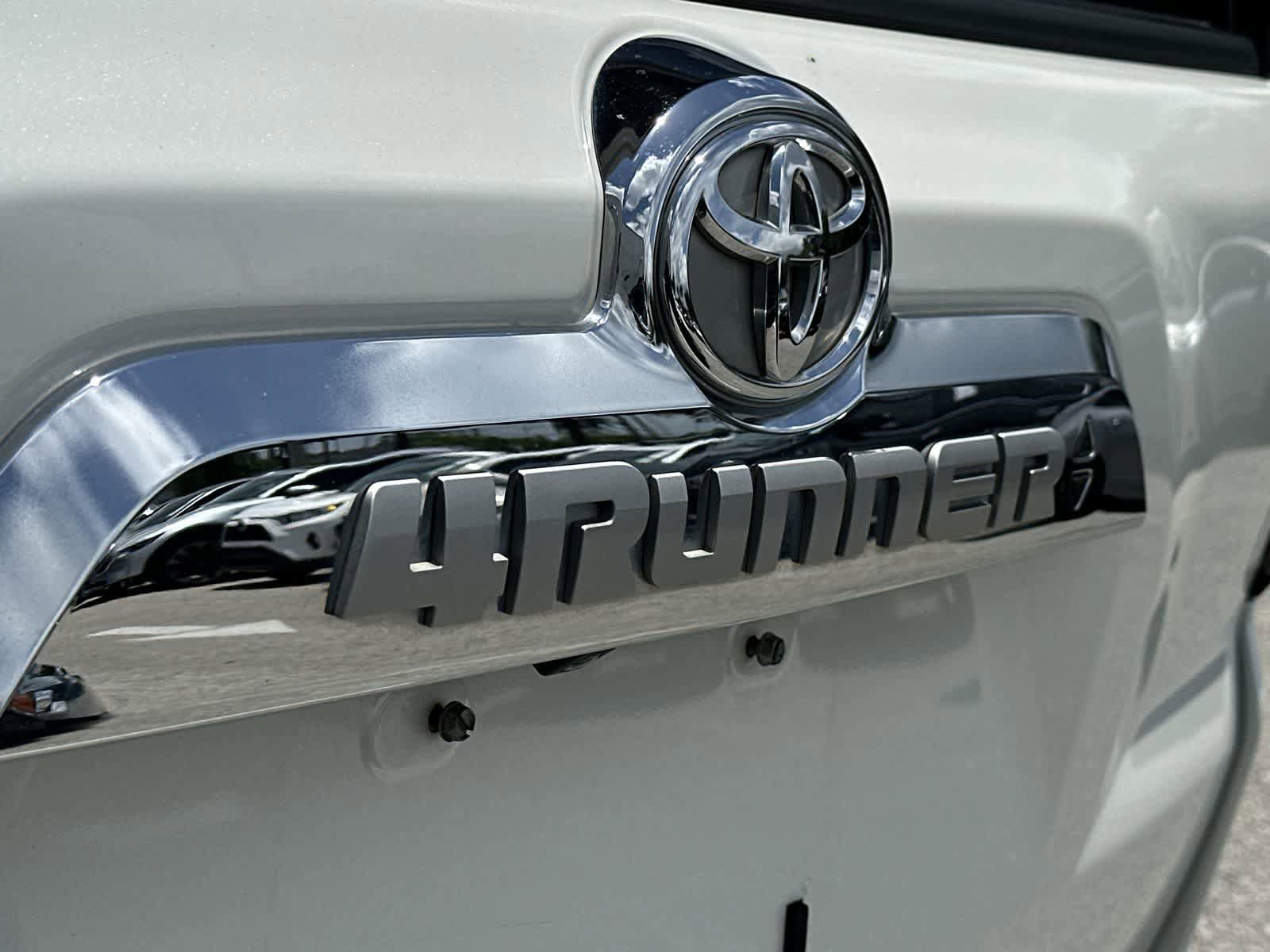 Used 2018 Toyota 4Runner Limited AWD/4WD image 15