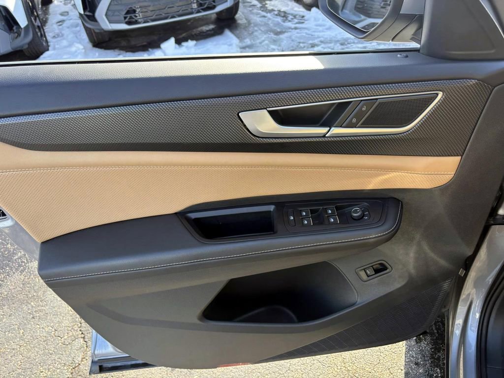 Used 2024 Volkswagen Atlas Cross Sport SEL R-Line image 11