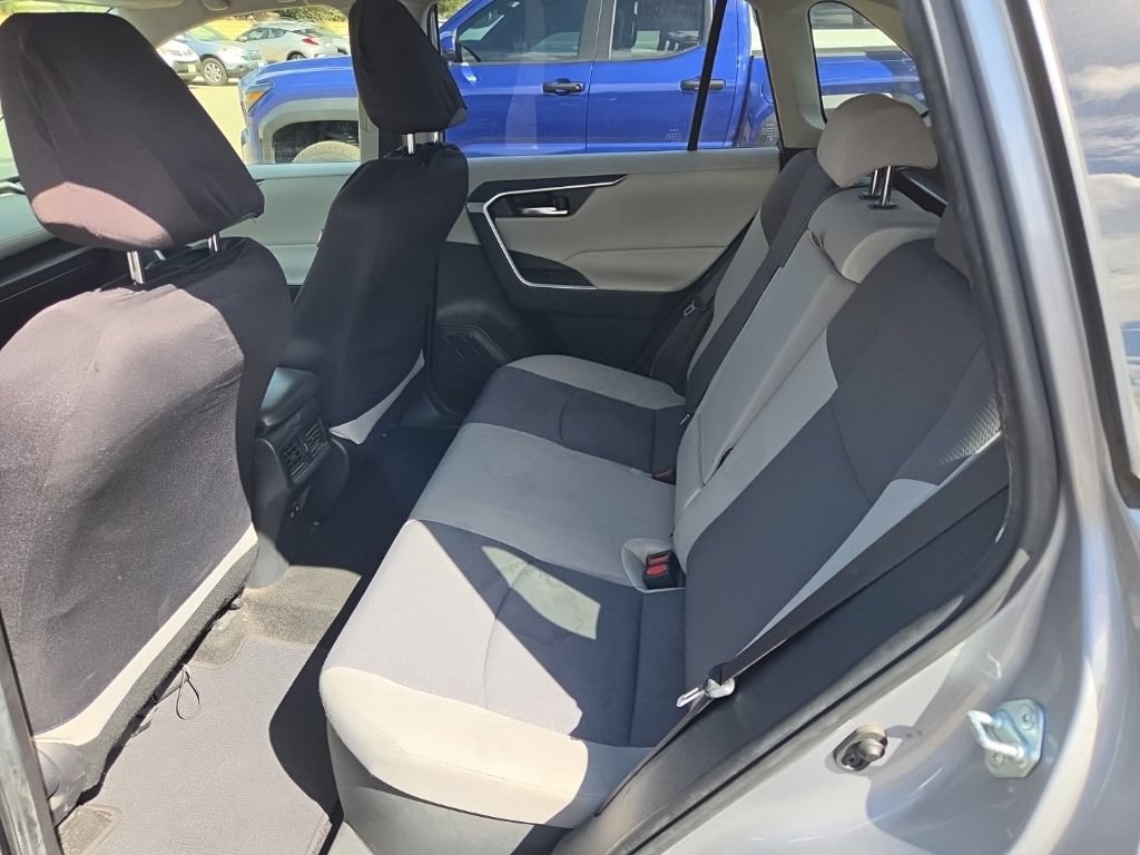 Used 2019 Toyota RAV4 XLE w/ Carpet Mat Package AWD/4WD image 11
