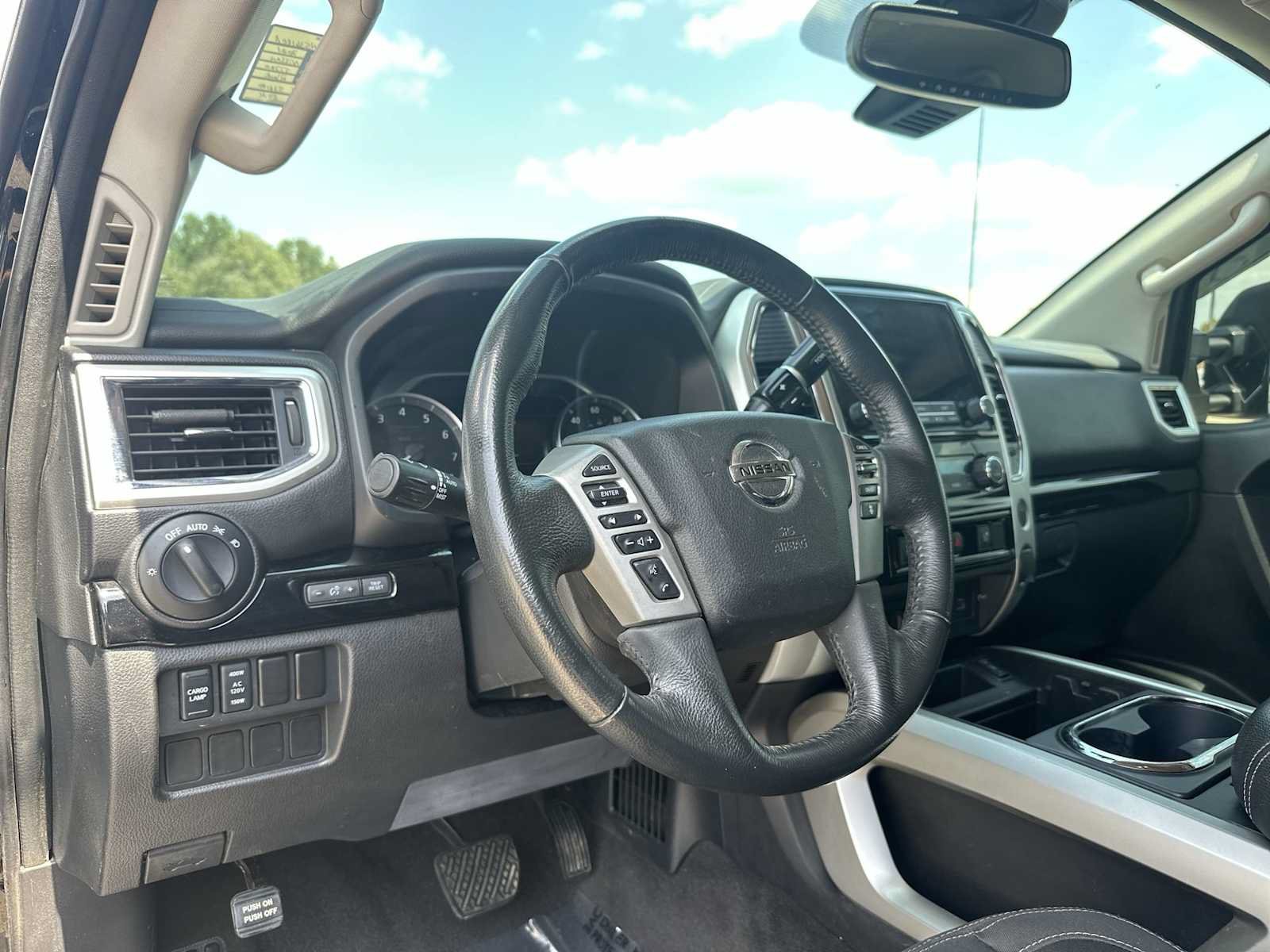 Used 2021 Nissan Titan SV w/ SV Convenience Package RWD image 15