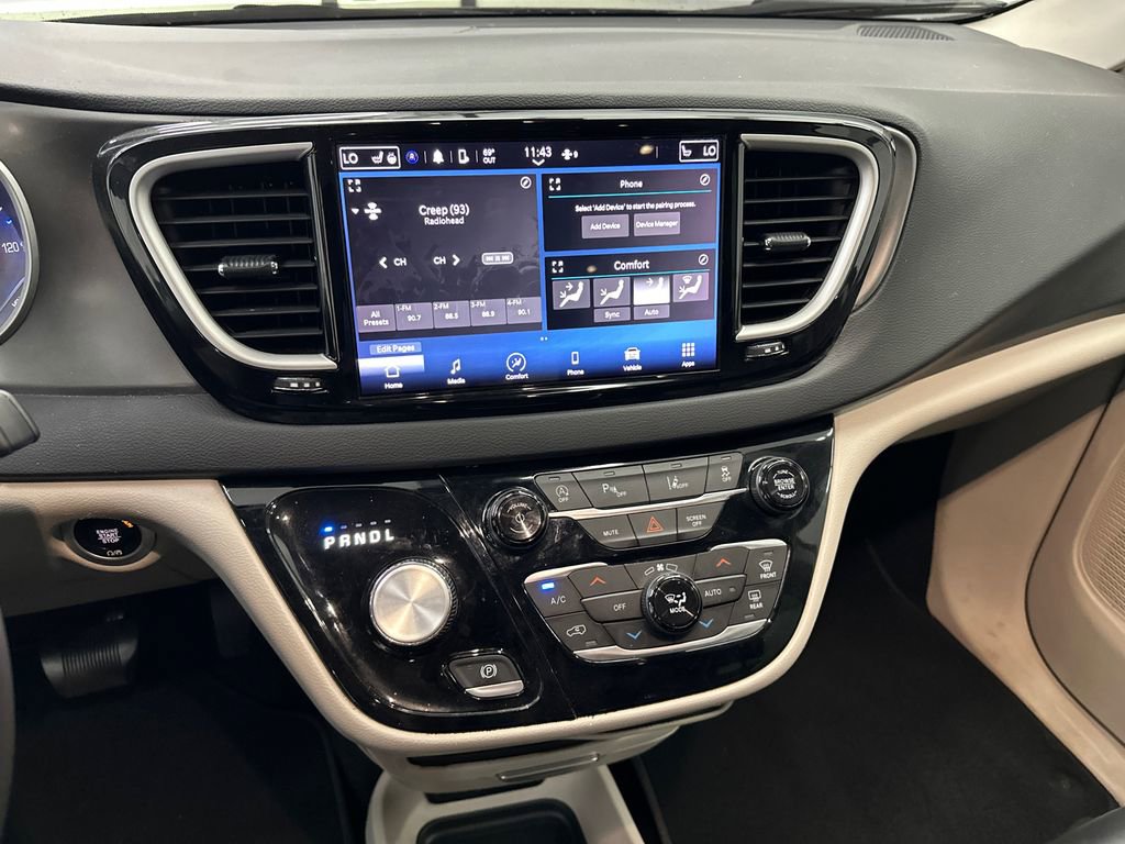 Used 2023 Chrysler Pacifica Touring-L FWD image 31