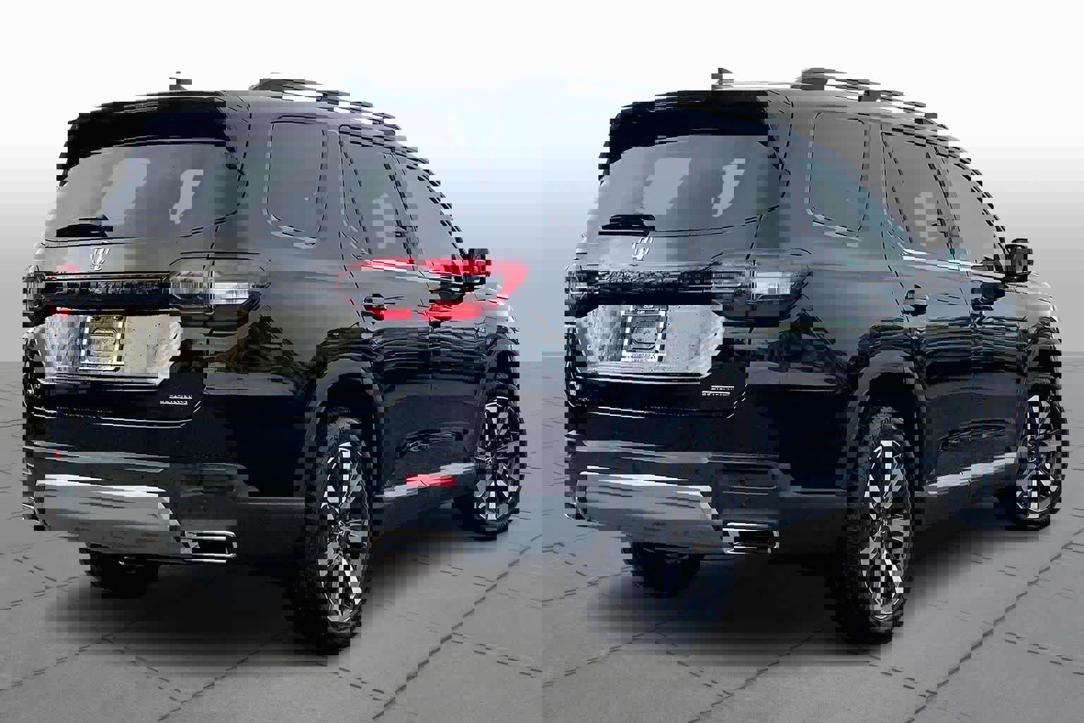 Used 2023 Honda Pilot Touring image 13