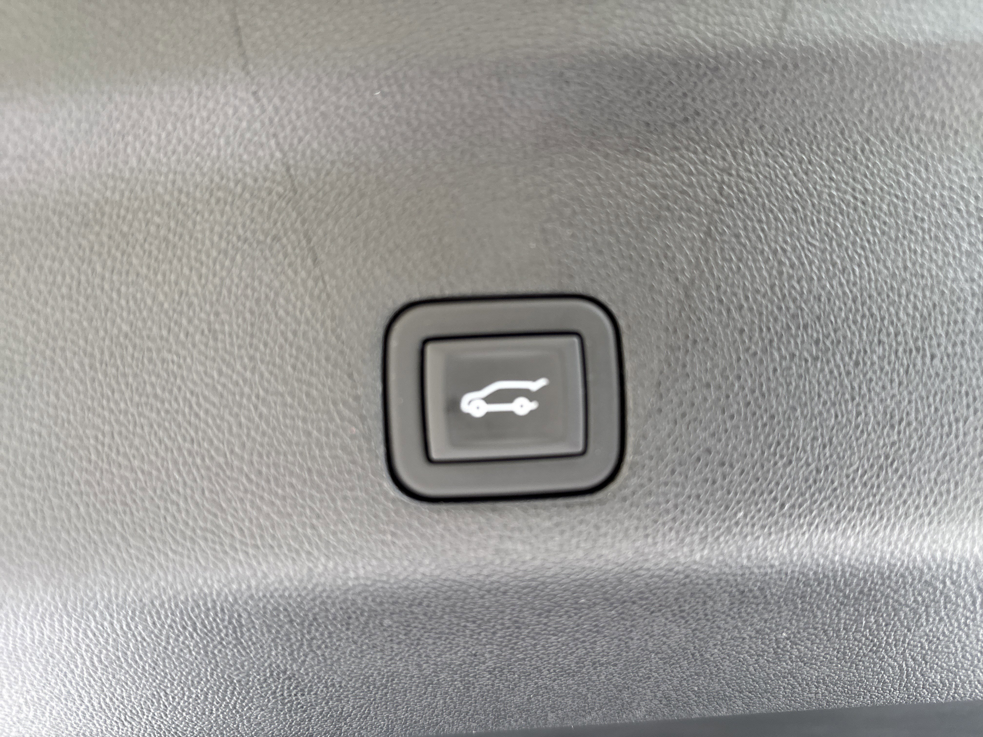 Used 2025 Chevrolet Tahoe High Country AWD/4WD image 40