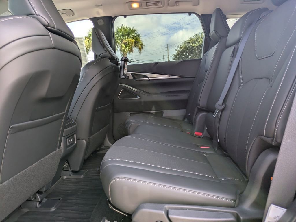 New 2026 INFINITI QX60 Luxe w/ Family Package image 15
