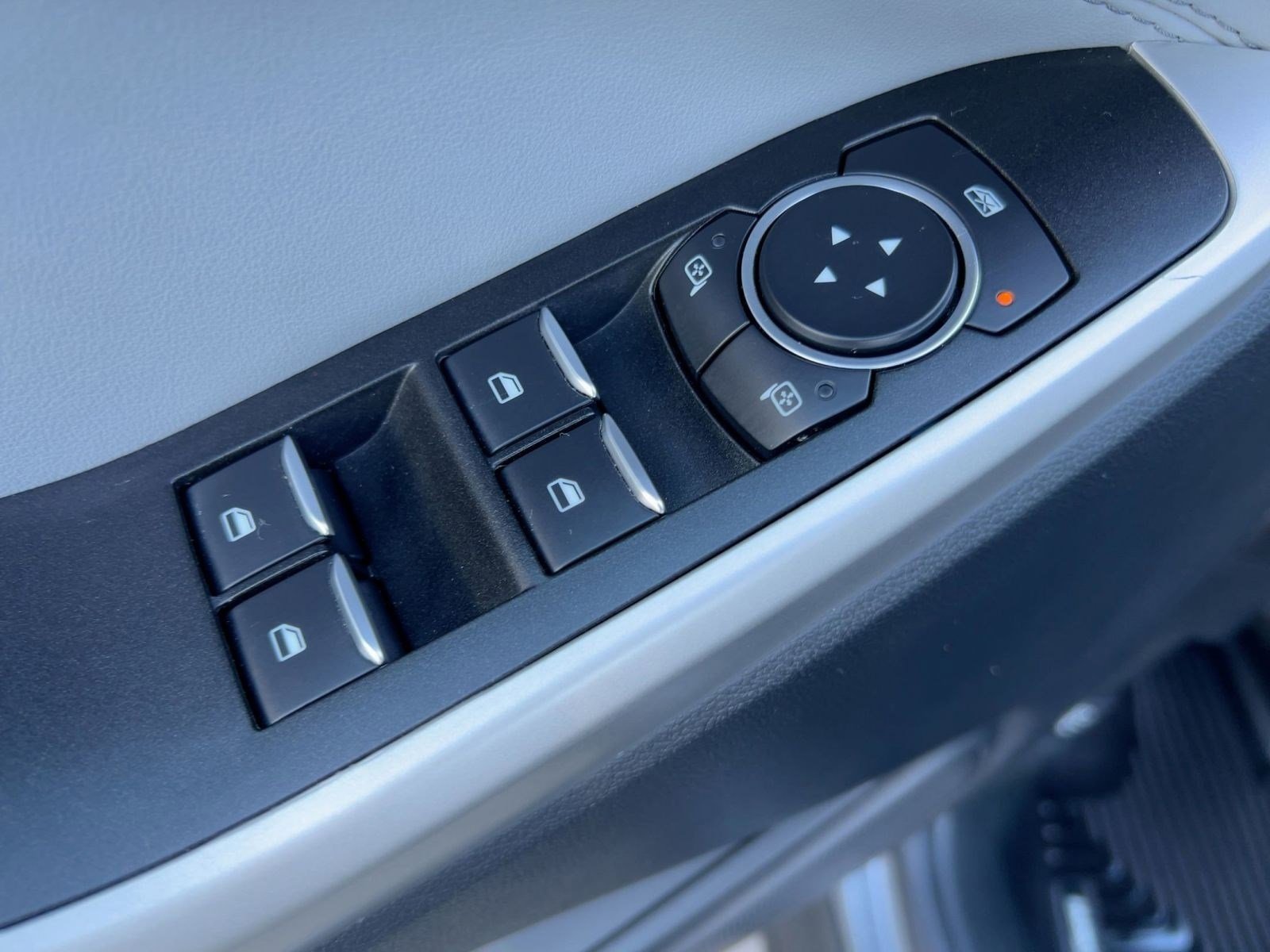 Used 2022 Ford Explorer XLT w/ Equipment Group 202A image 22