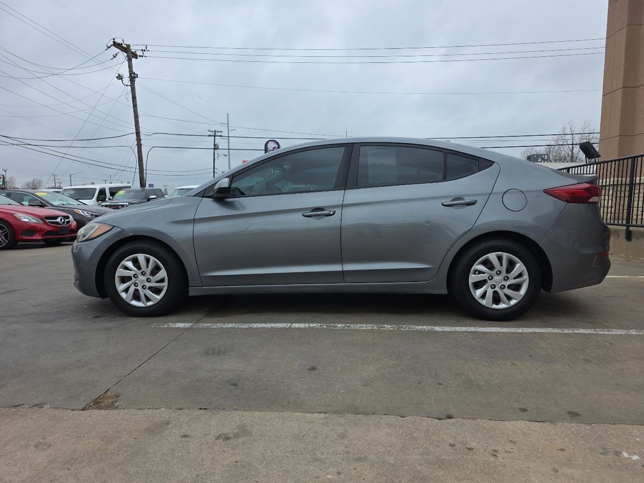 Used 2017 Hyundai Elantra SE image 8
