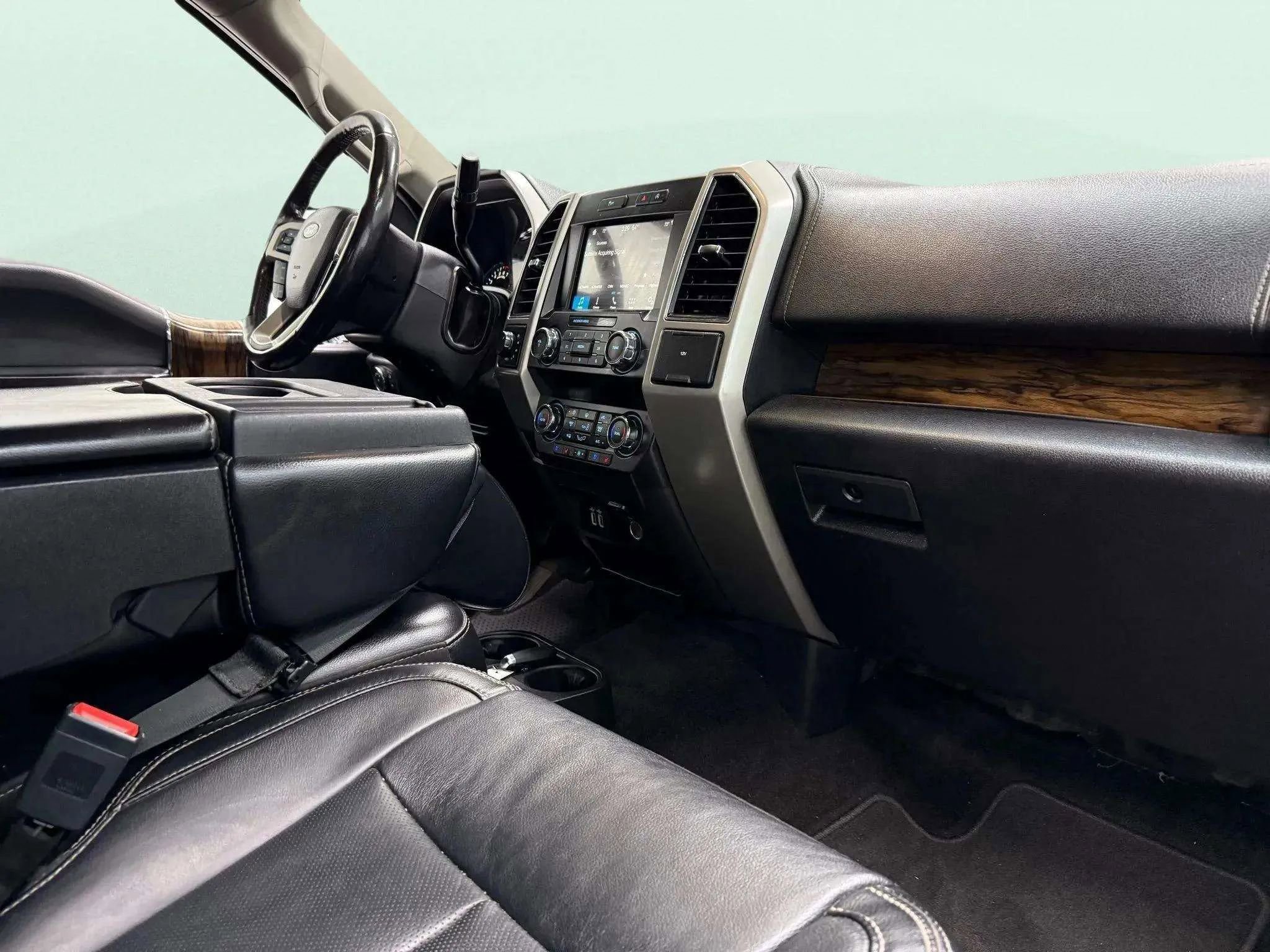 Used 2019 Ford F150 Lariat image 14