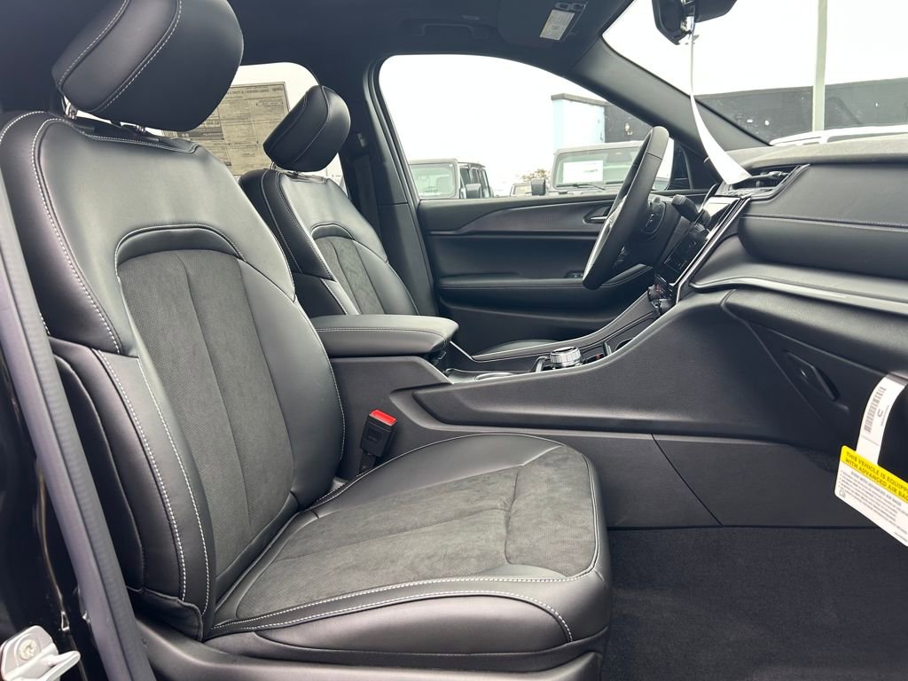 New 2025 Jeep Grand Cherokee L Altitude image 26