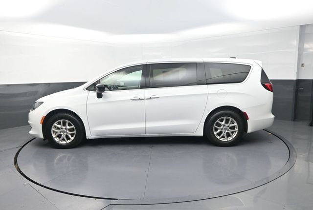 Used 2024 Chrysler Voyager LX FWD image 6