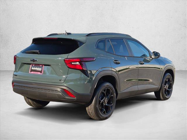 New 2026 Chevrolet Trax LT w/ Midnight Edition FWD image 2