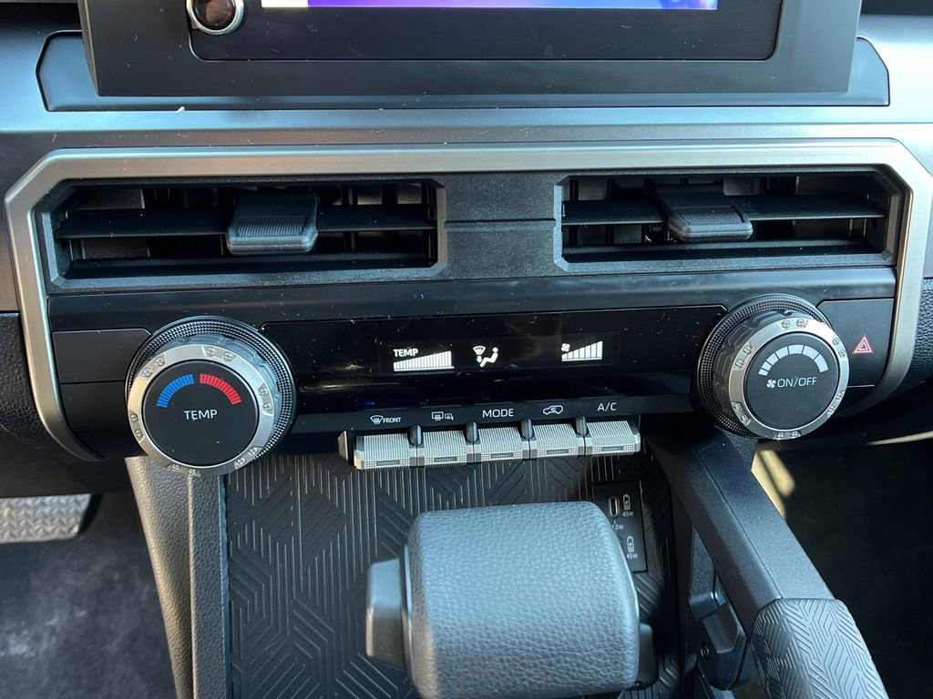 Used 2025 Toyota 4Runner SR5 AWD/4WD image 18