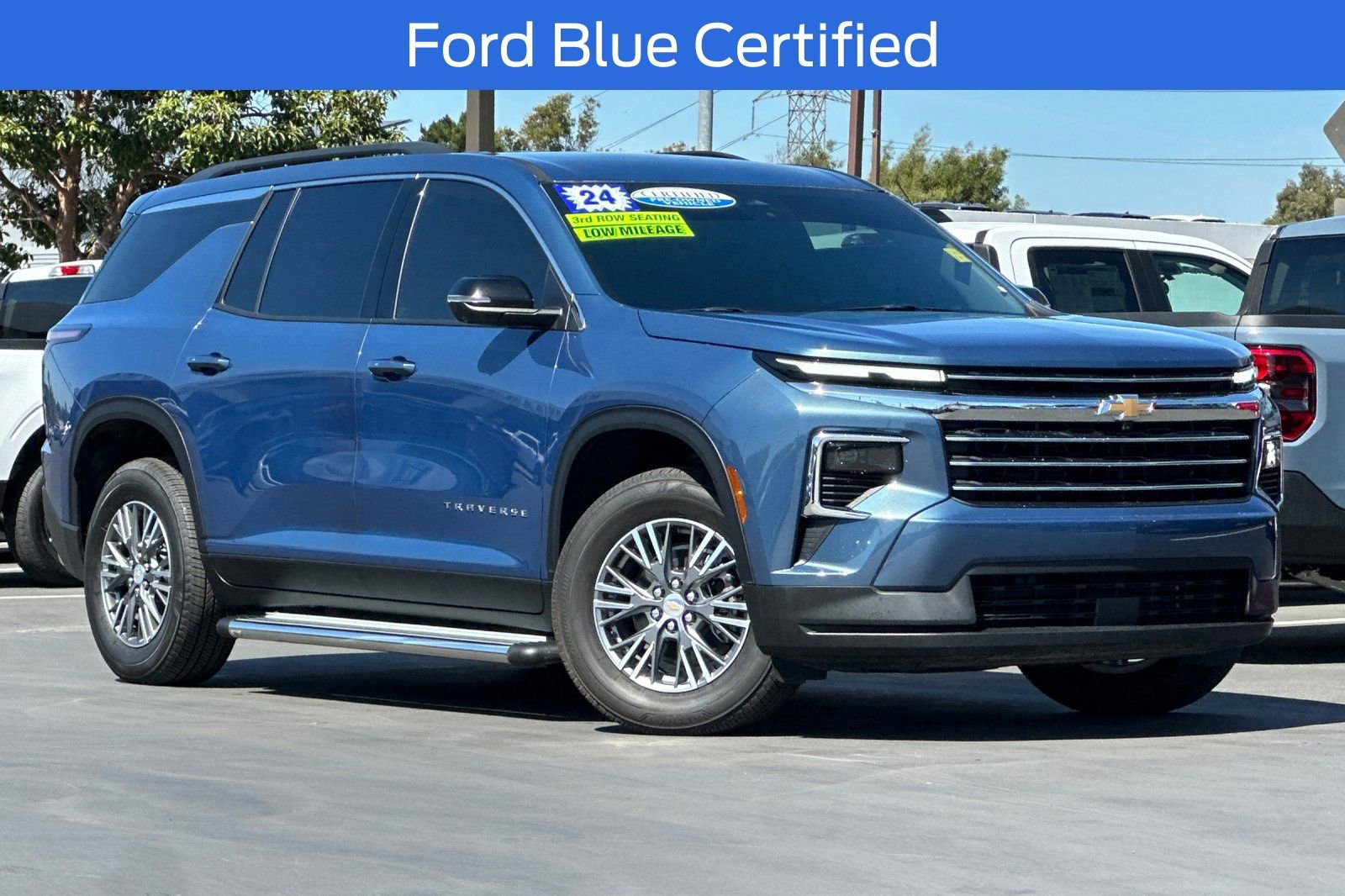 Used 2024 Chevrolet Traverse LT w/ Trailering Package image 2