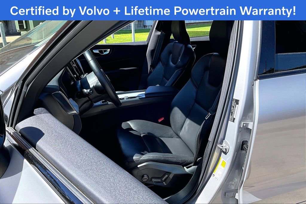 Used 2025 Volvo XC60 B5 Plus image 32