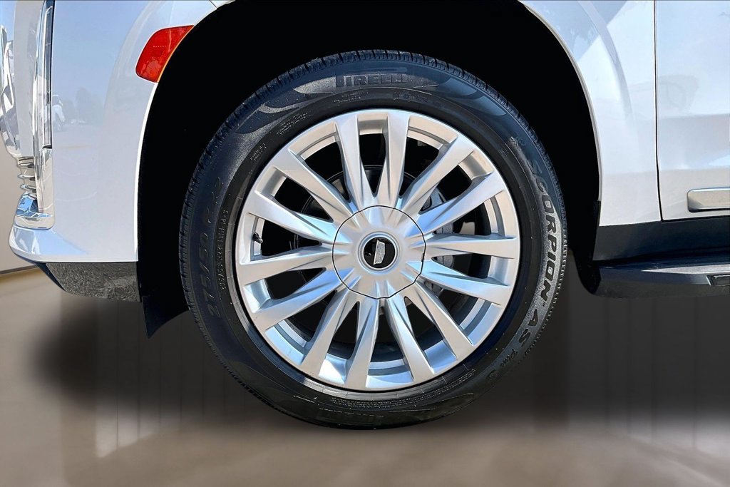 Used 2021 Cadillac Escalade Luxury AWD/4WD image 8