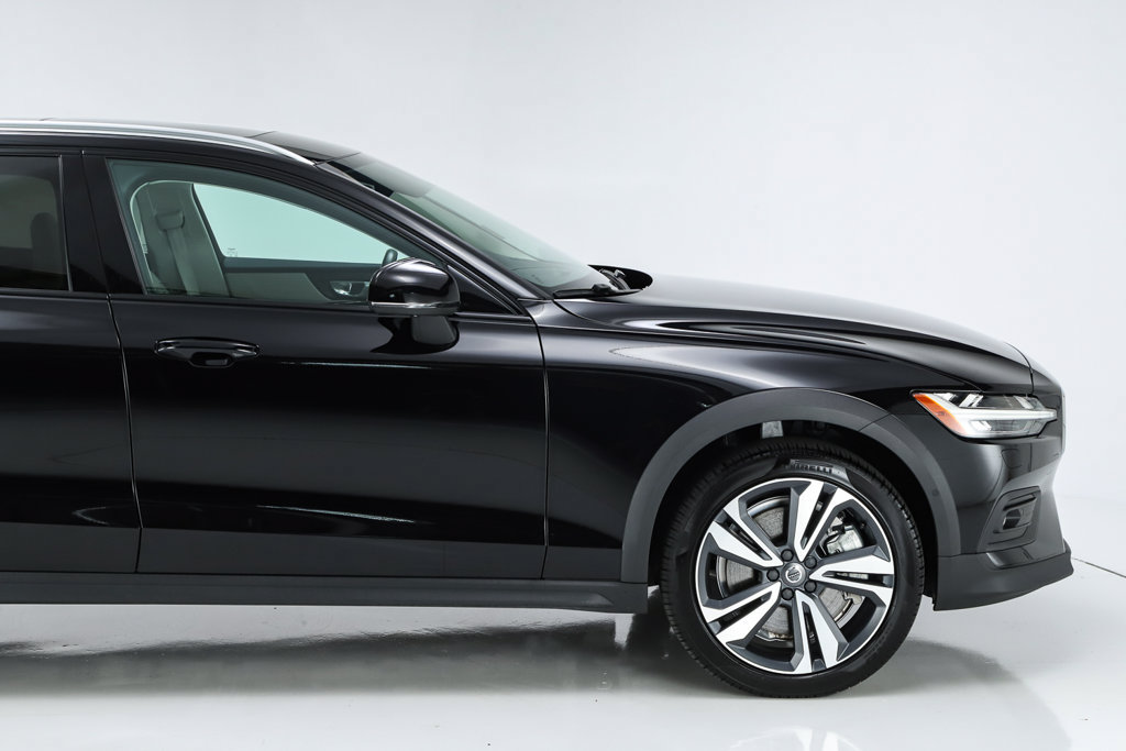 Used 2024 Volvo V60 B5 Cross Country Plus w/ Protection Package Premier AWD/4WD image 16