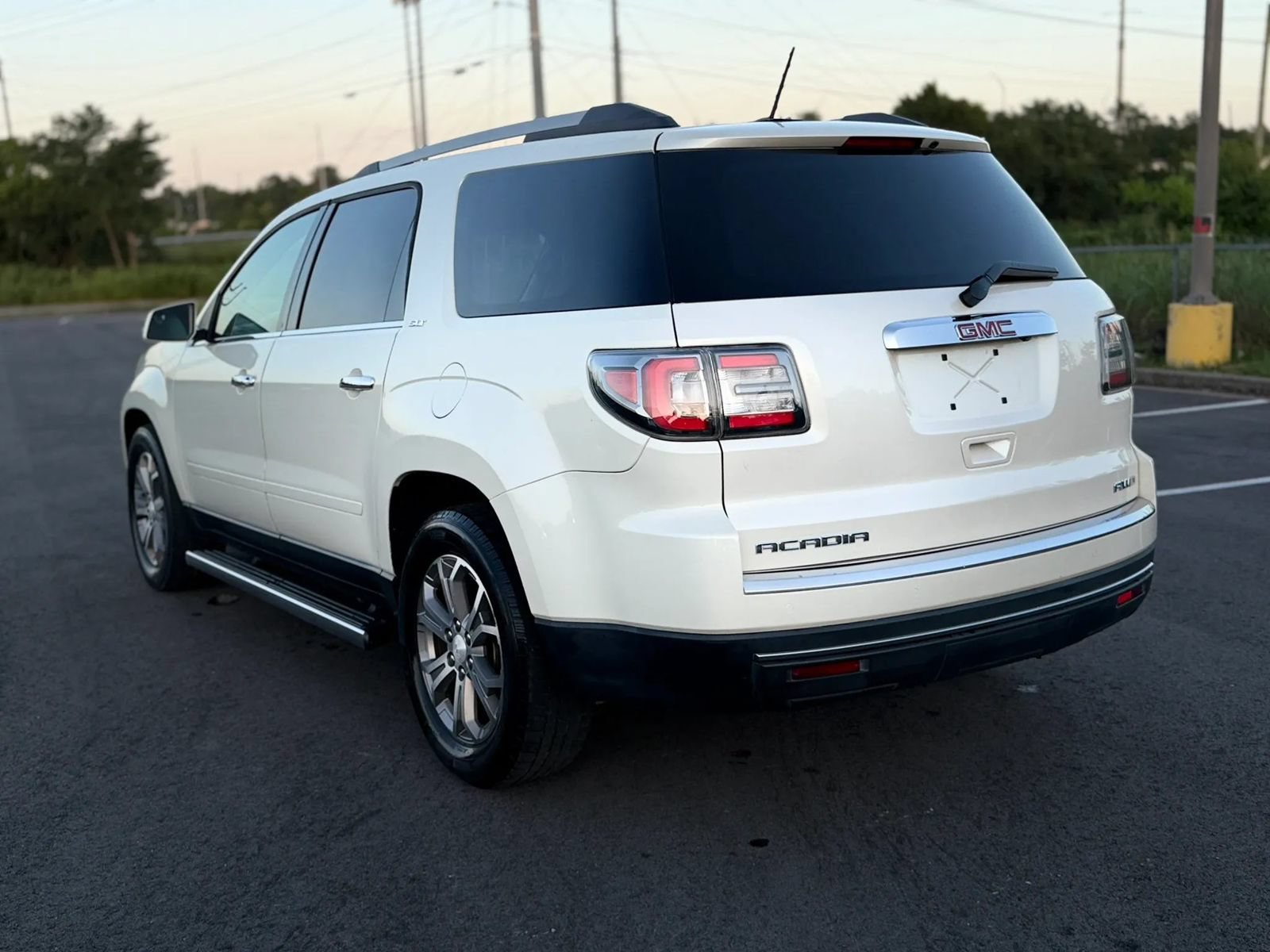 Used 2014 GMC Acadia SLT AWD/4WD image 3