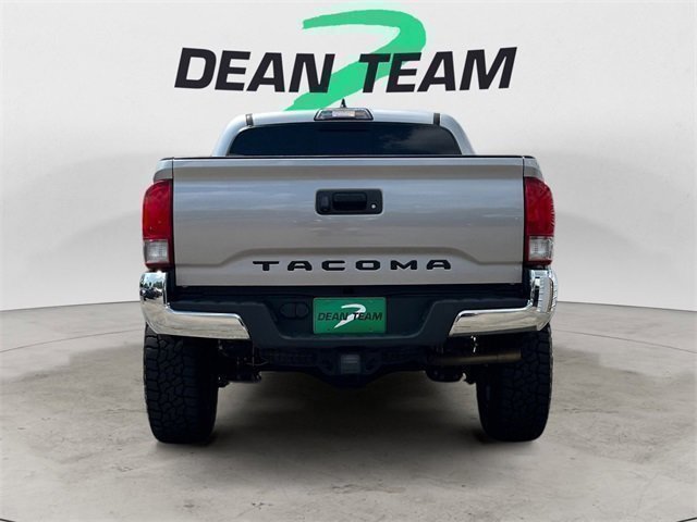 Used 2017 Toyota Tacoma TRD Off-Road w/ Tow Package (A/T) image 7