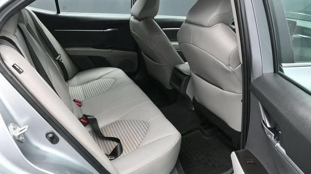 Used 2022 Toyota Camry SE FWD image 9