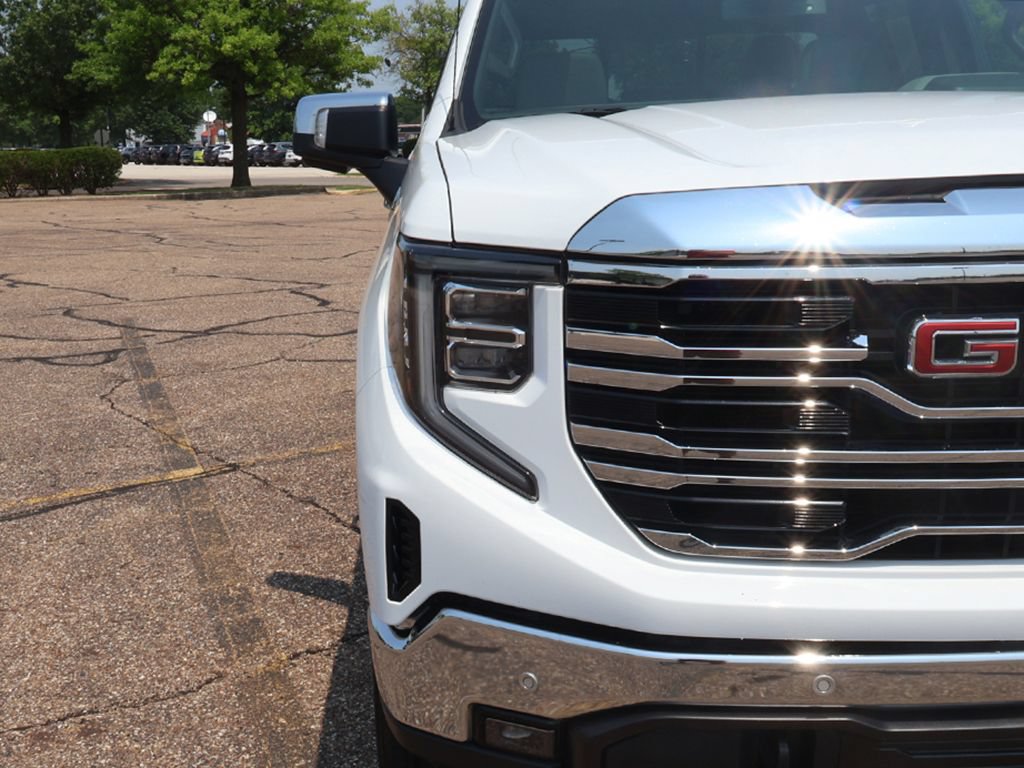 Used 2022 GMC Sierra 1500 SLT w/ SLT Convenience Package AWD/4WD image 18