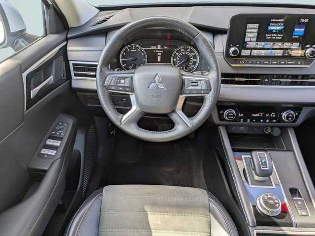 Used 2024 Mitsubishi Outlander SE FWD image 17