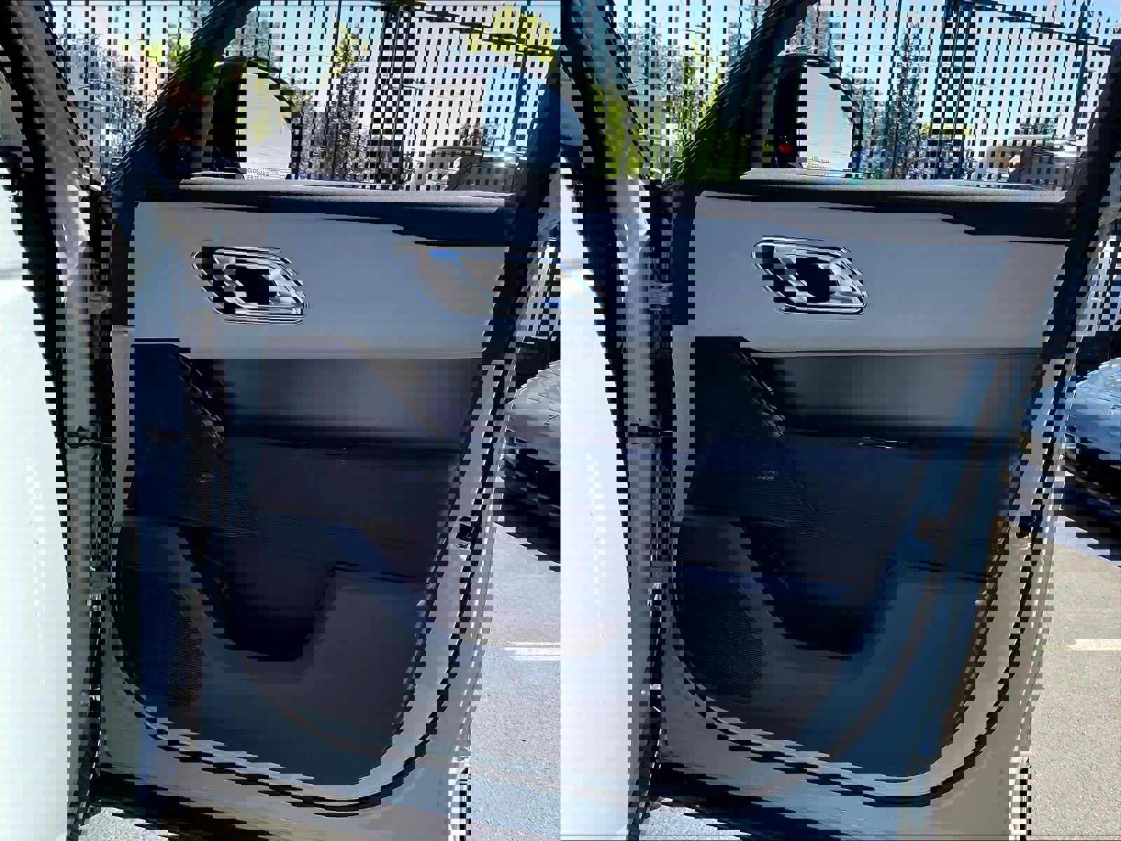 New 2025 Land Rover Range Rover Velar Dynamic SE image 29