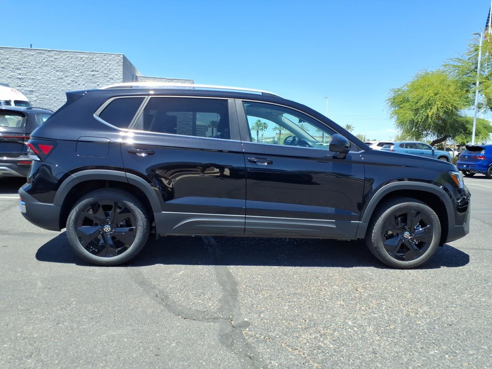 New 2026 Volkswagen Taos SE FWD image 8