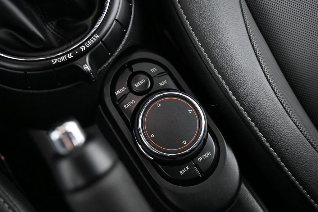 Used 2015 MINI Cooper 4-Door Hardtop FWD image 21