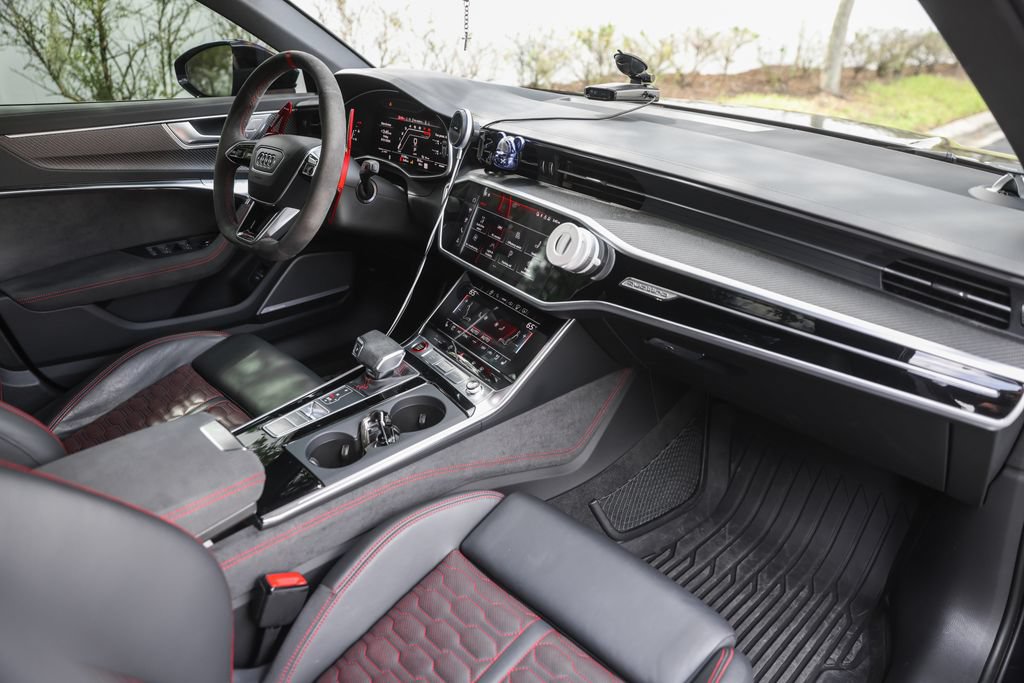 Used 2024 Audi RS 6 performance AWD/4WD image 21