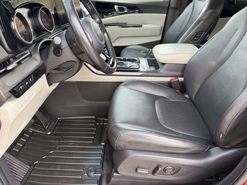 Used 2022 Kia Carnival SX image 10