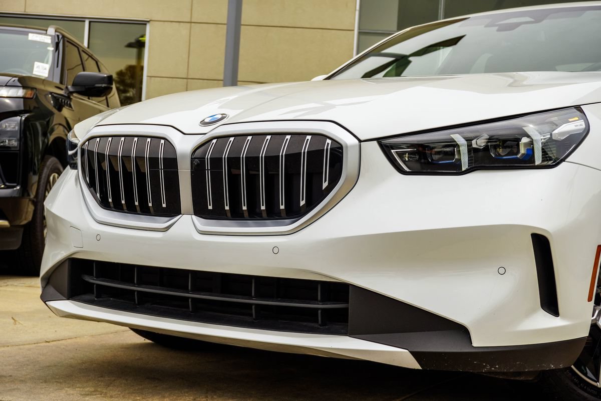 Used 2026 BMW 530i xDrive w/ Premium Package AWD/4WD image 2