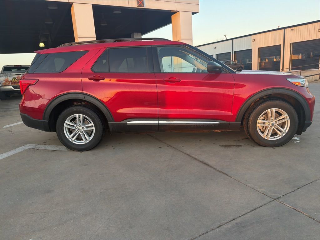 Used 2020 Ford Explorer XLT w/ Equipment Group 202A image 2