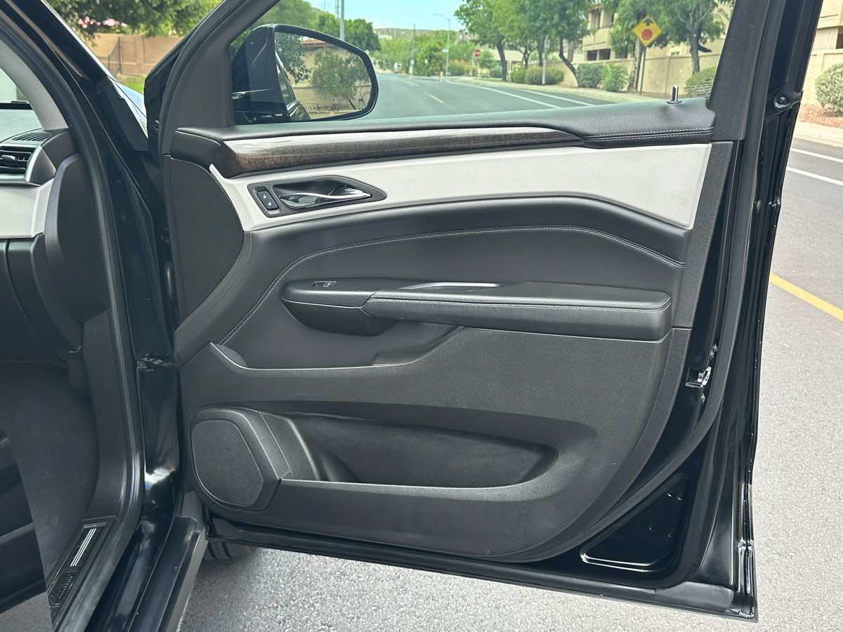 Used 2016 Cadillac SRX Luxury w/ Driver Awareness Package FWD image 47