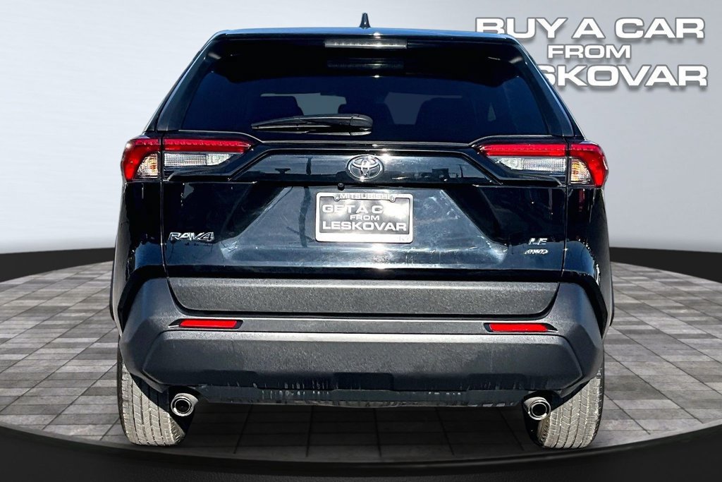 Used 2025 Toyota RAV4 LE AWD/4WD image 4