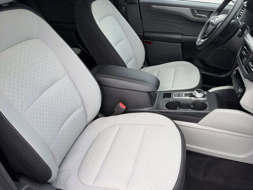 Used 2025 Ford Escape Active w/ Tech Pack #1 FWD image 32