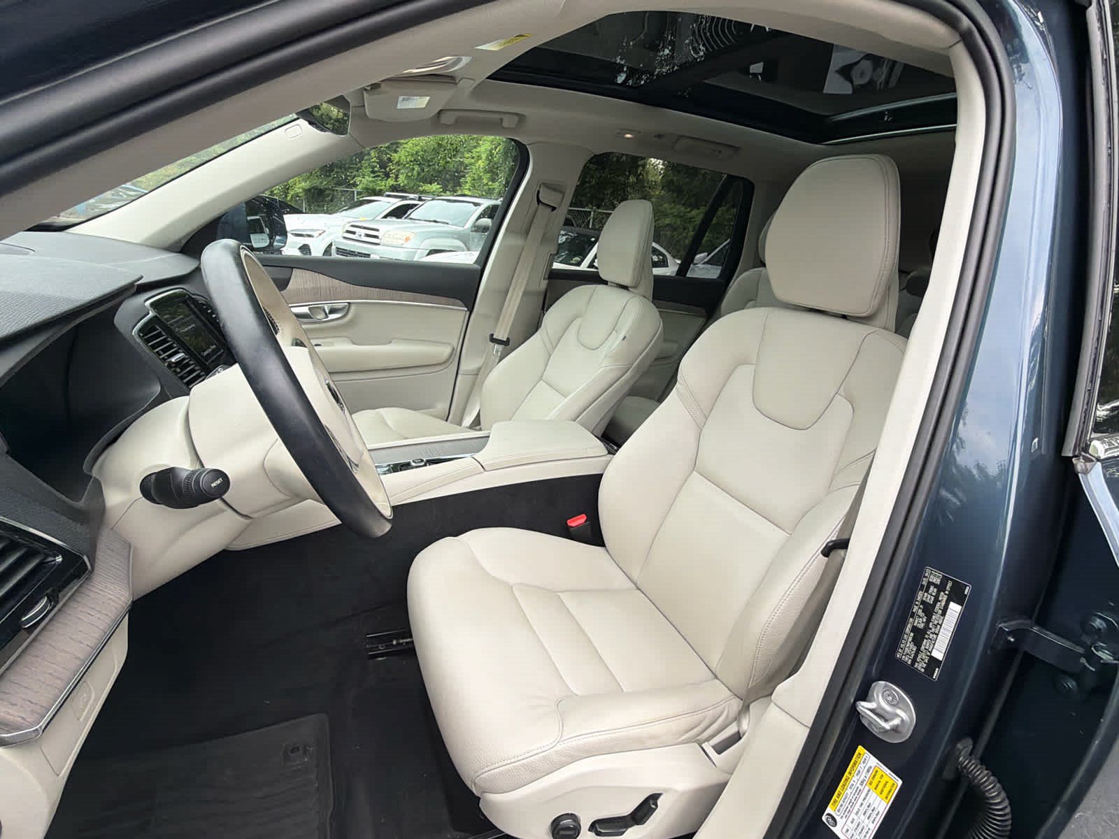 Used 2023 Volvo XC90 B6 Plus w/ Protection Package AWD/4WD image 25