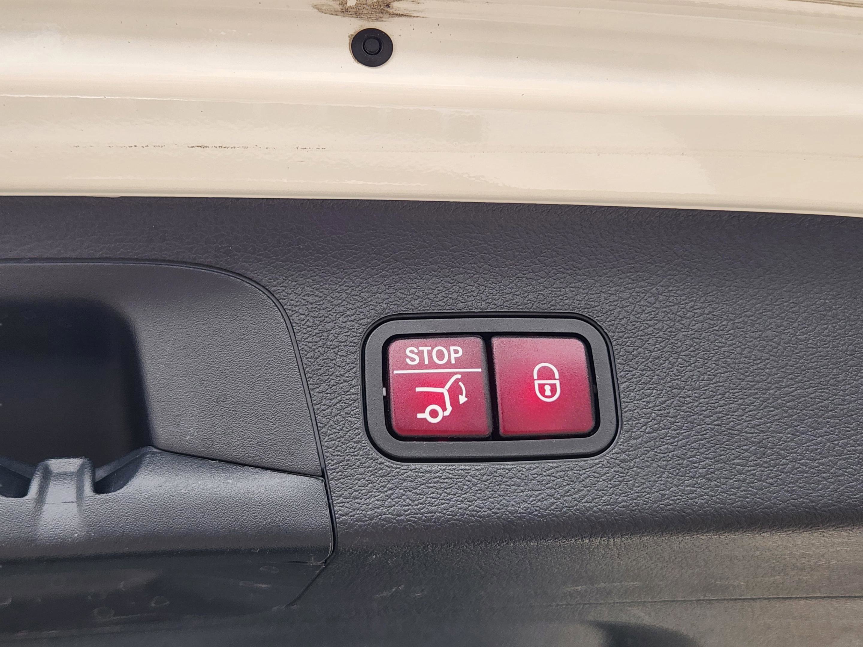 Used 2021 Mercedes-Benz GLS 450 4MATIC image 33