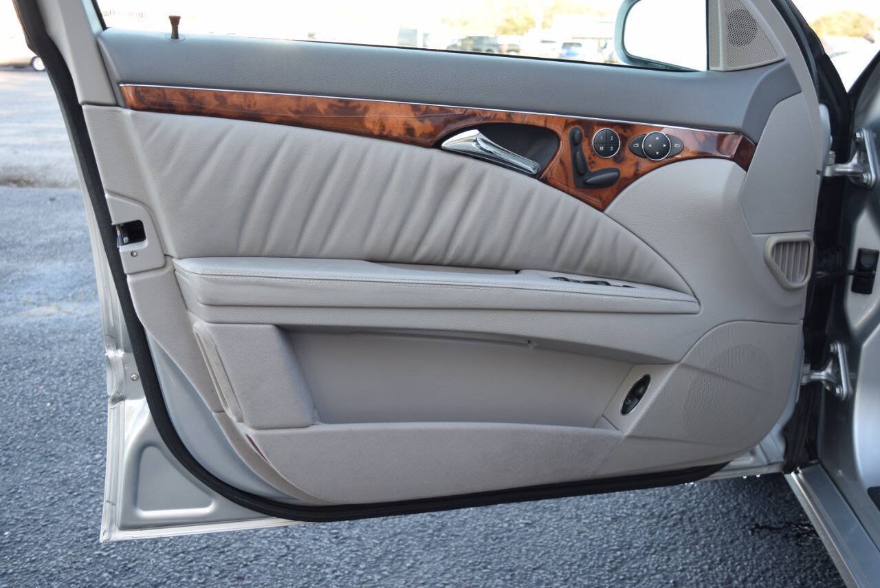 Used 2004 Mercedes-Benz E 500 Sedan image 29