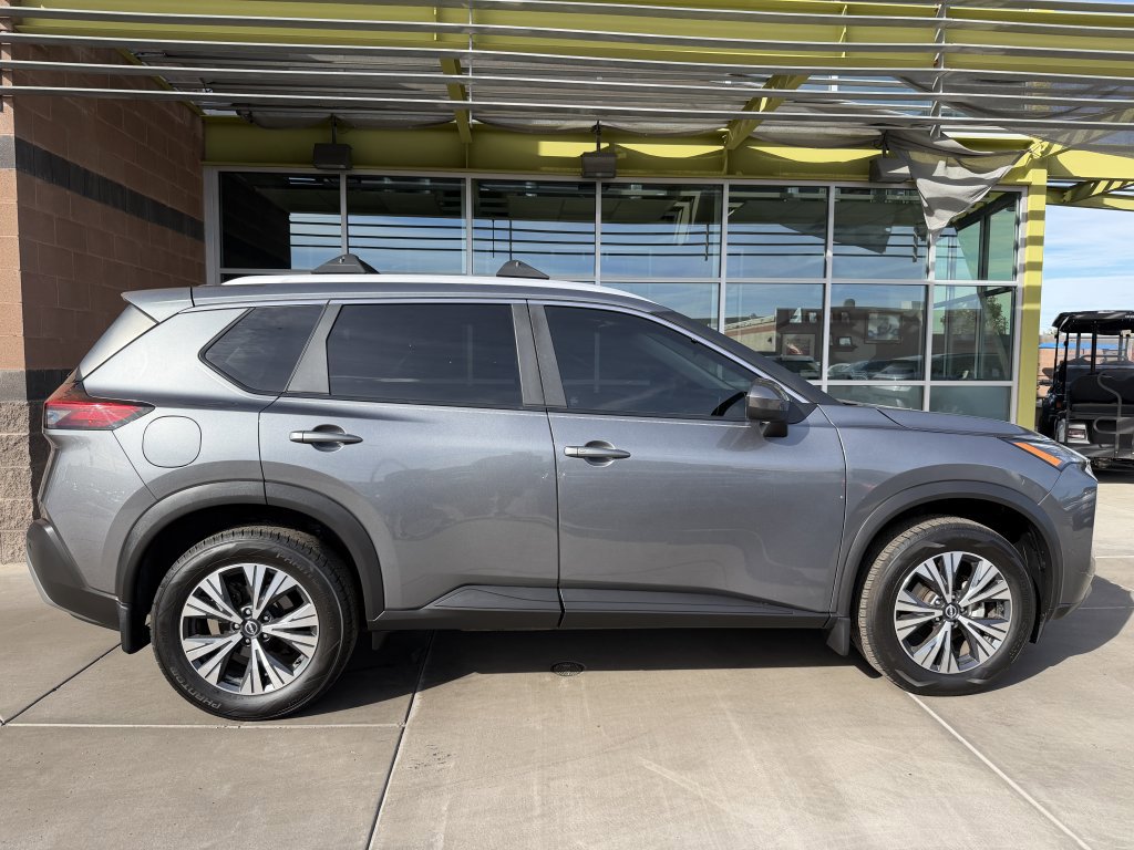 Used 2023 Nissan Rogue SV w/ SV Premium B Package image 9