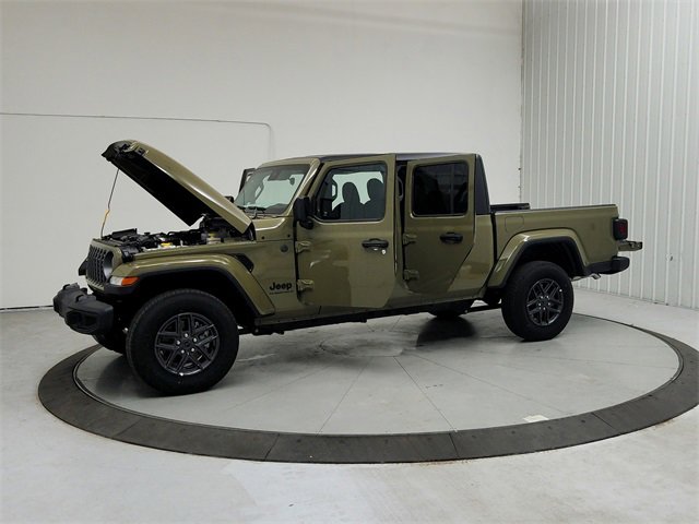 New 2025 Jeep Gladiator Sport image 11