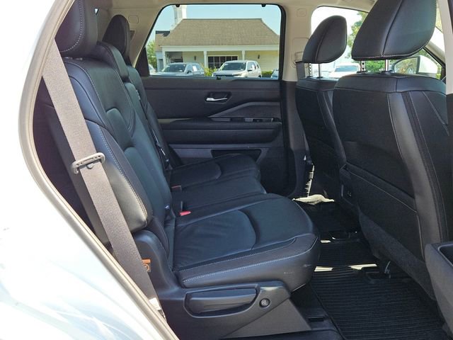 Used 2023 Nissan Pathfinder SL w/ Lighting Package (N92) image 14