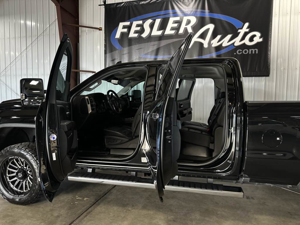 Used 2017 GMC Sierra 2500 Denali w/ Duramax Plus Package image 32