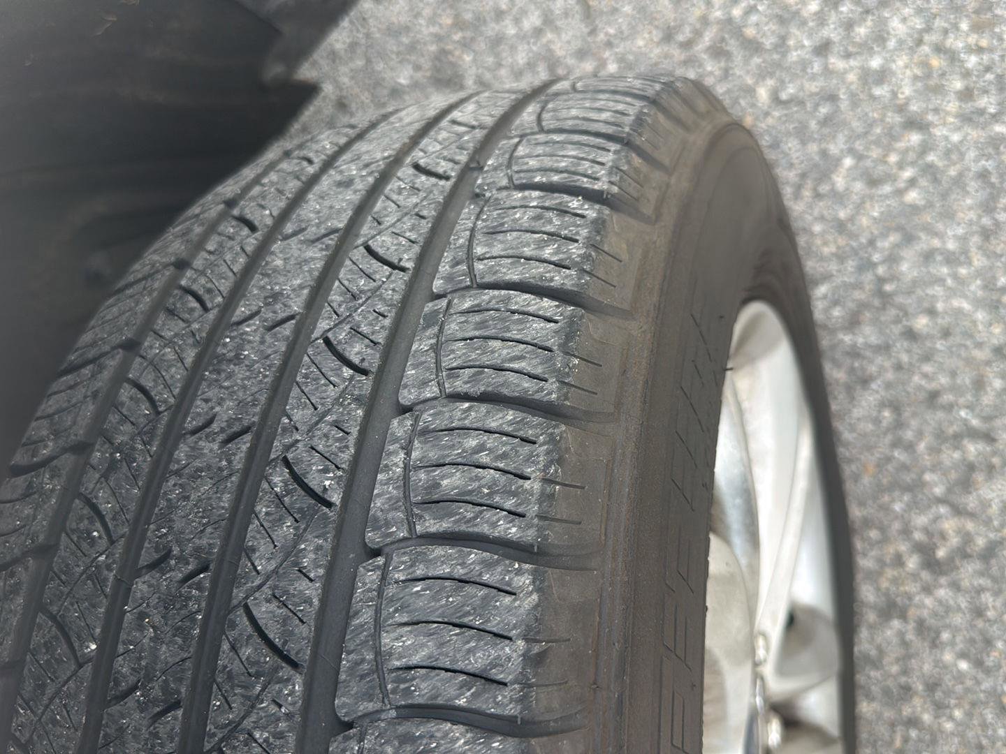 Used 2019 Ford Edge SEL w/ Equipment Group 201A image 3