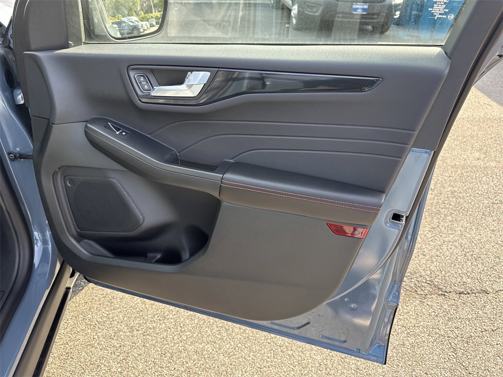 Used 2025 Ford Escape ST-Line w/ Tech Pack #1 image 28