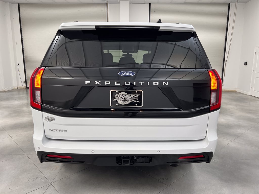 Used 2025 Ford Expedition Active RWD image 8