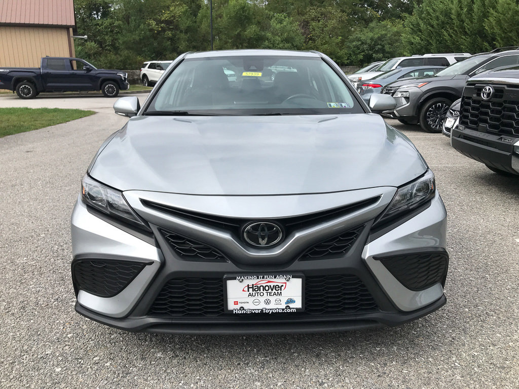 Used 2023 Toyota Camry SE image 3