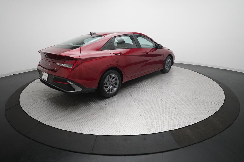 Used 2024 Hyundai Elantra Blue image 34