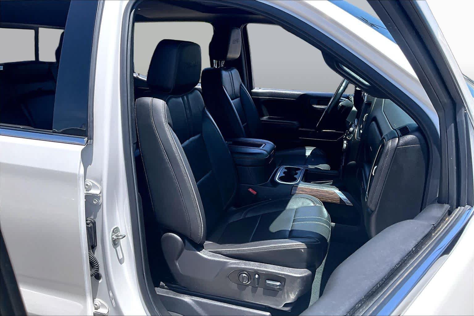 Used 2022 Chevrolet Silverado 1500 High Country AWD/4WD image 9